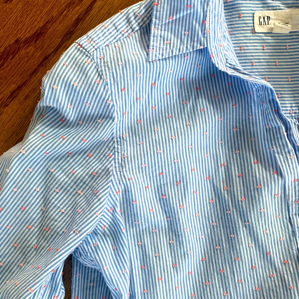 Gap Women’s Button Perfect Shirt